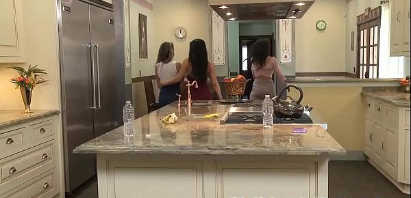 Pussy eating lesbian cums tribbing